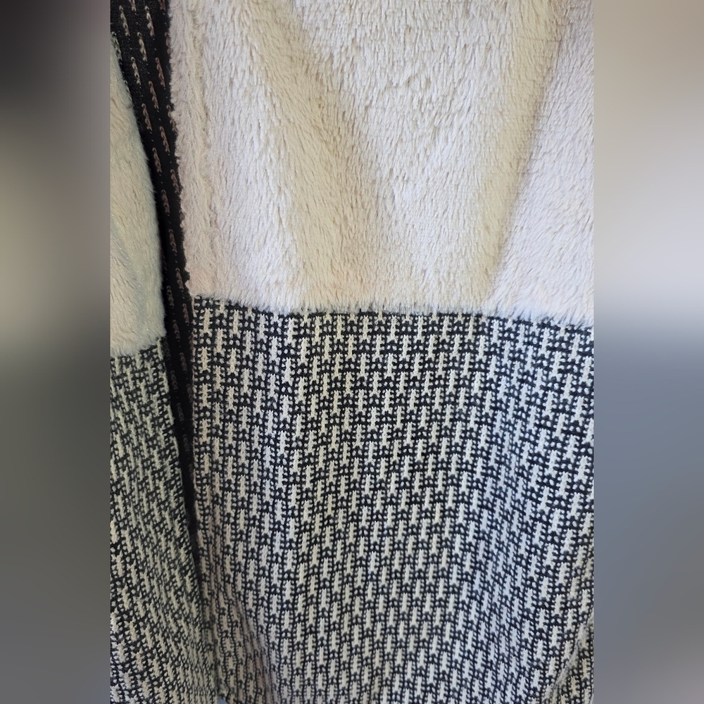 Hem & Thread Sherpa Knit Open Front Vest Size Medium Cozy Textured Boho - Picture 2 of 7